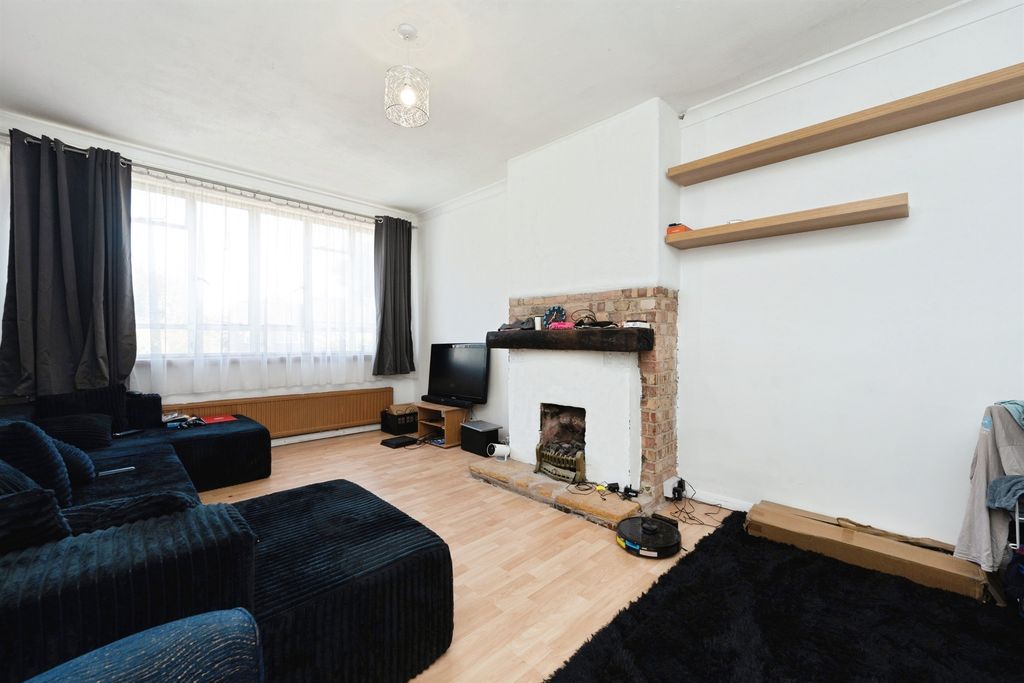 Property photo 3 of 12