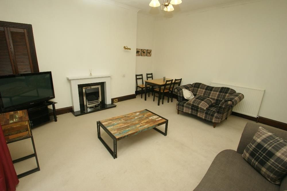 Property photo 3 of 8 Lounge