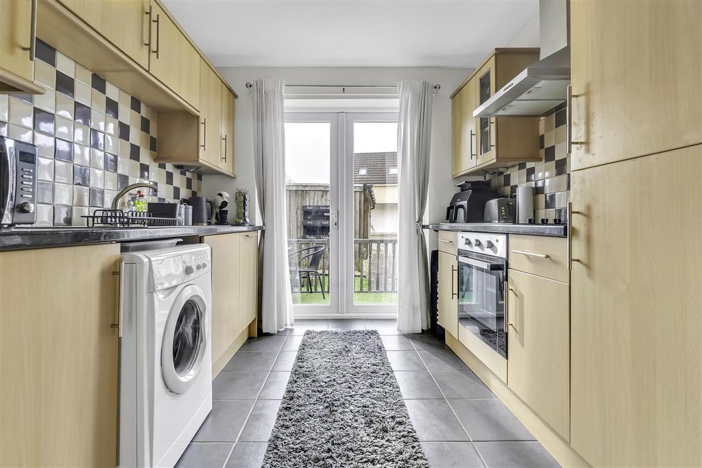 Property photo 2 of 12 Kitchen