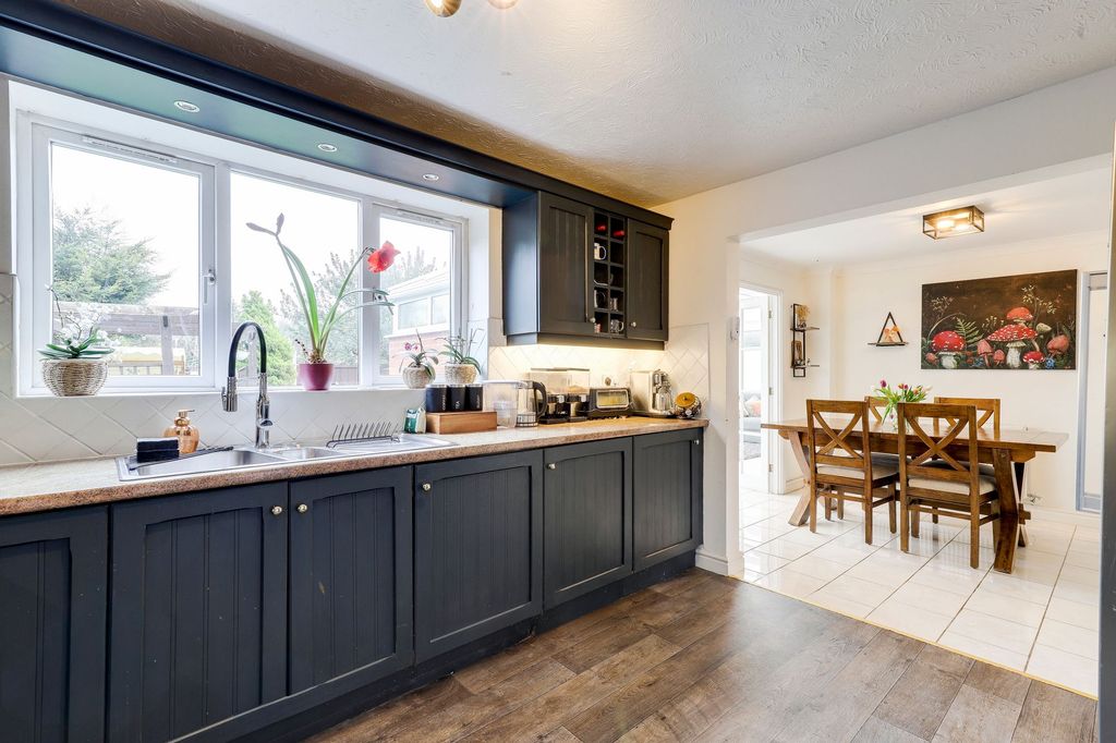 Property photo 2 of 30