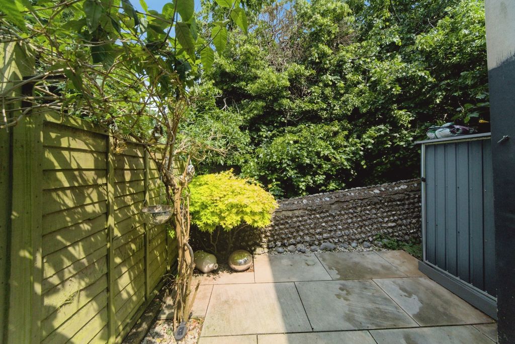 Property photo 3 of 17 Photo