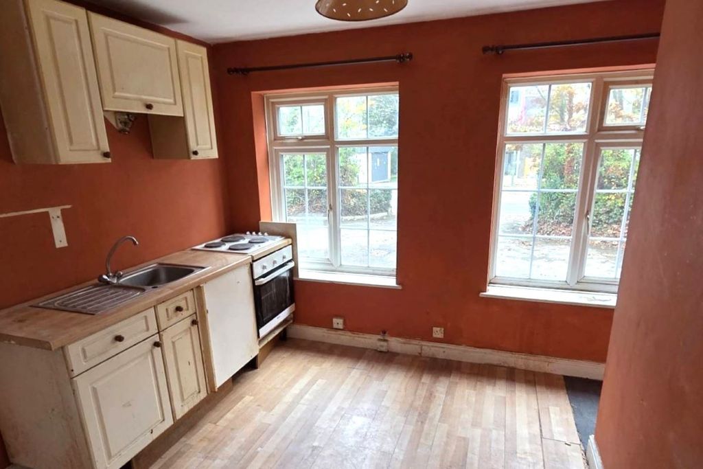 Property photo 2 of 6