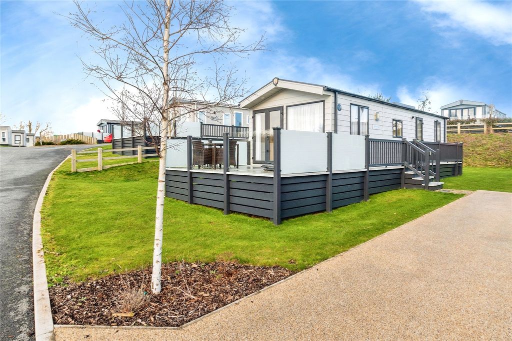 Property photo 1 of 31 Caravan