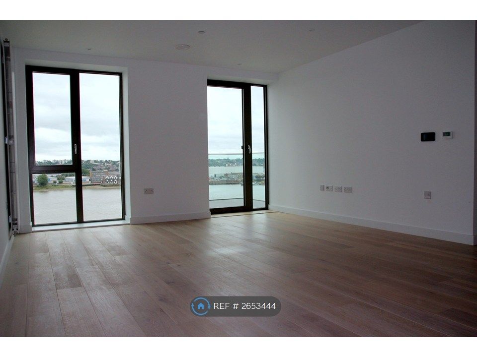 Property photo 3 of 23 Living Room_1