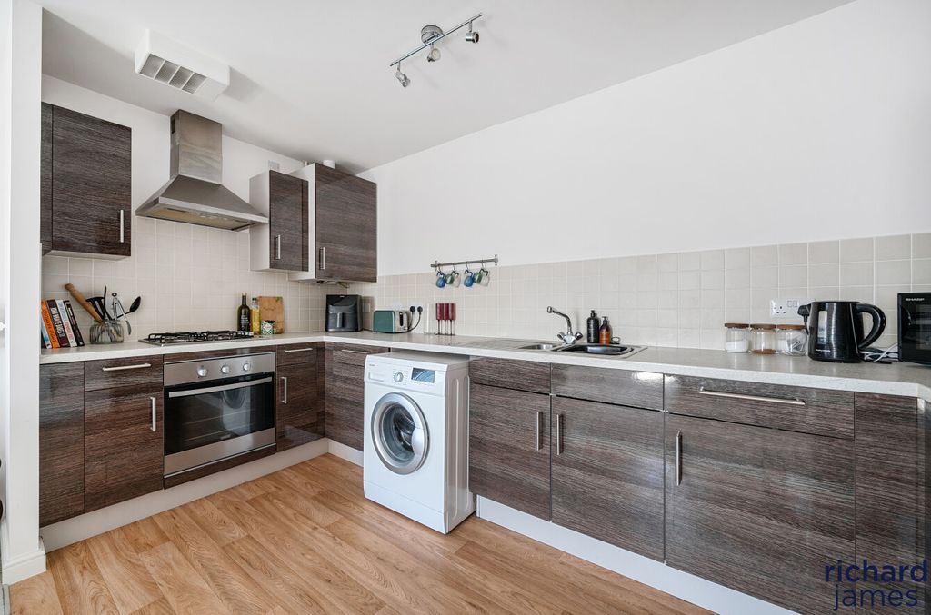 Property photo 3 of 10 84Ca1572d99d4663B46B5F6Ea08846E2