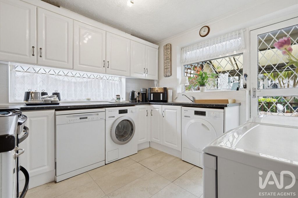 Property photo 3 of 22