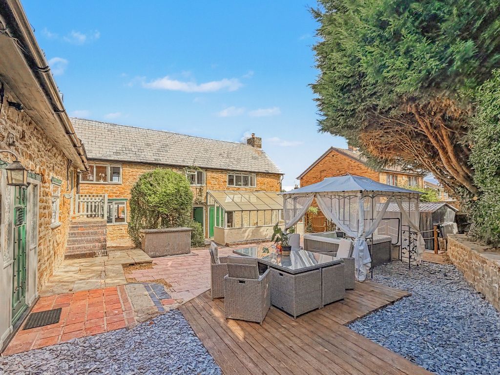 Property photo 2 of 87 5285305