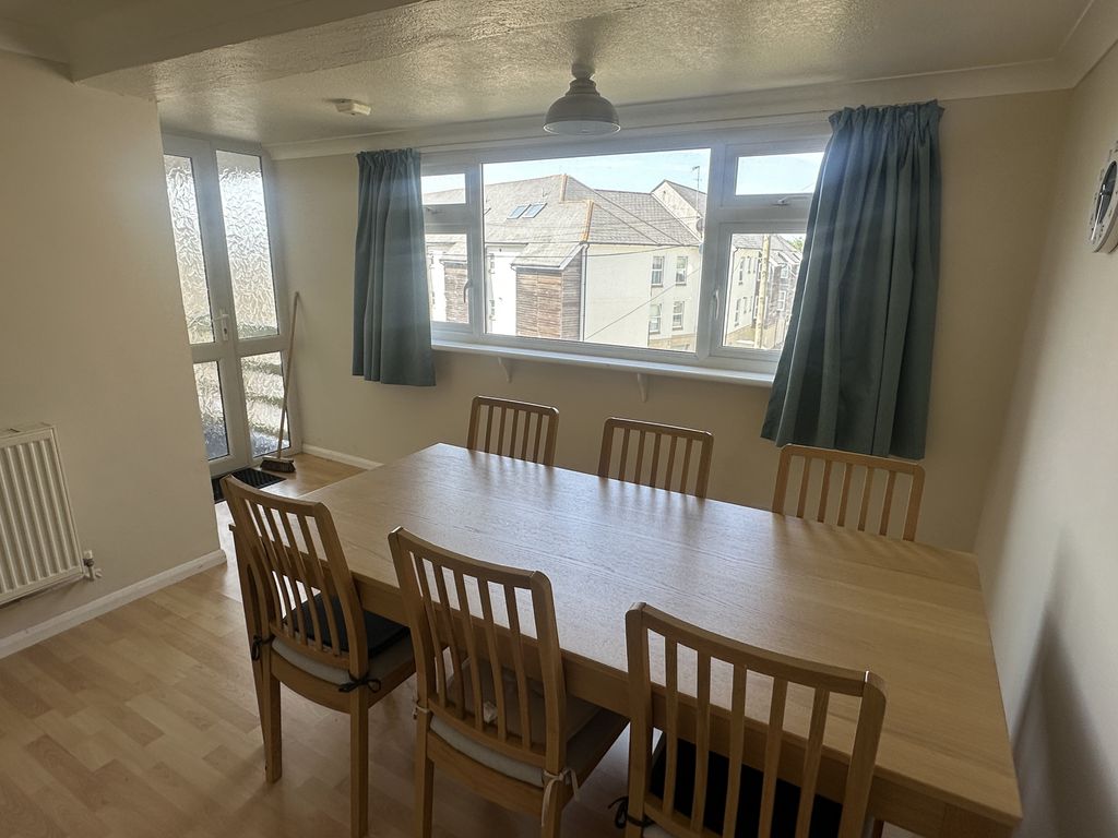 Property photo 3 of 11 Dining Room