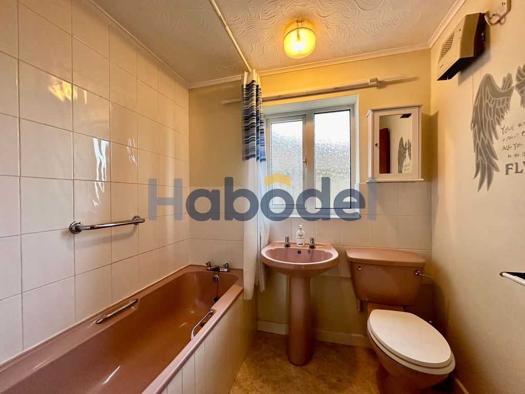 Property photo 3 of 5