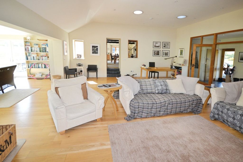 Property photo 3 of 48 Picture No. 07