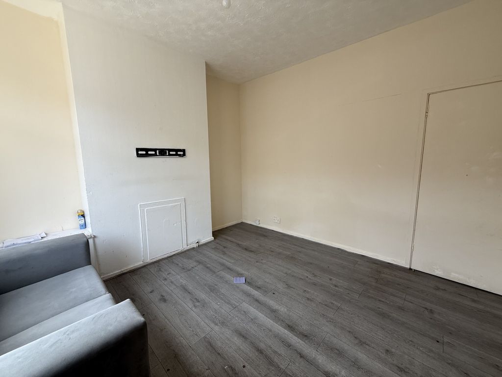 Property photo 2 of 12 Image