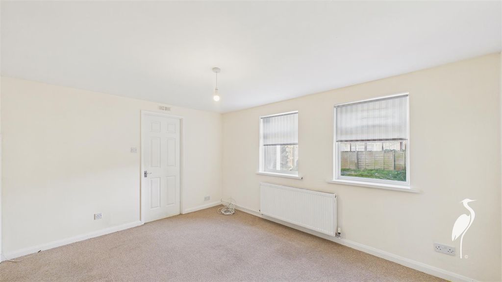 Property photo 3 of 18 Lounge