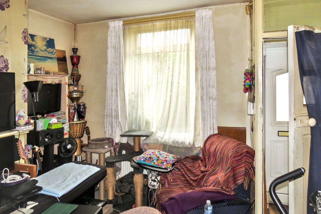 Property photo 2 of 12 33 Roscoe Street, St. Helens, Wa10 4Bw