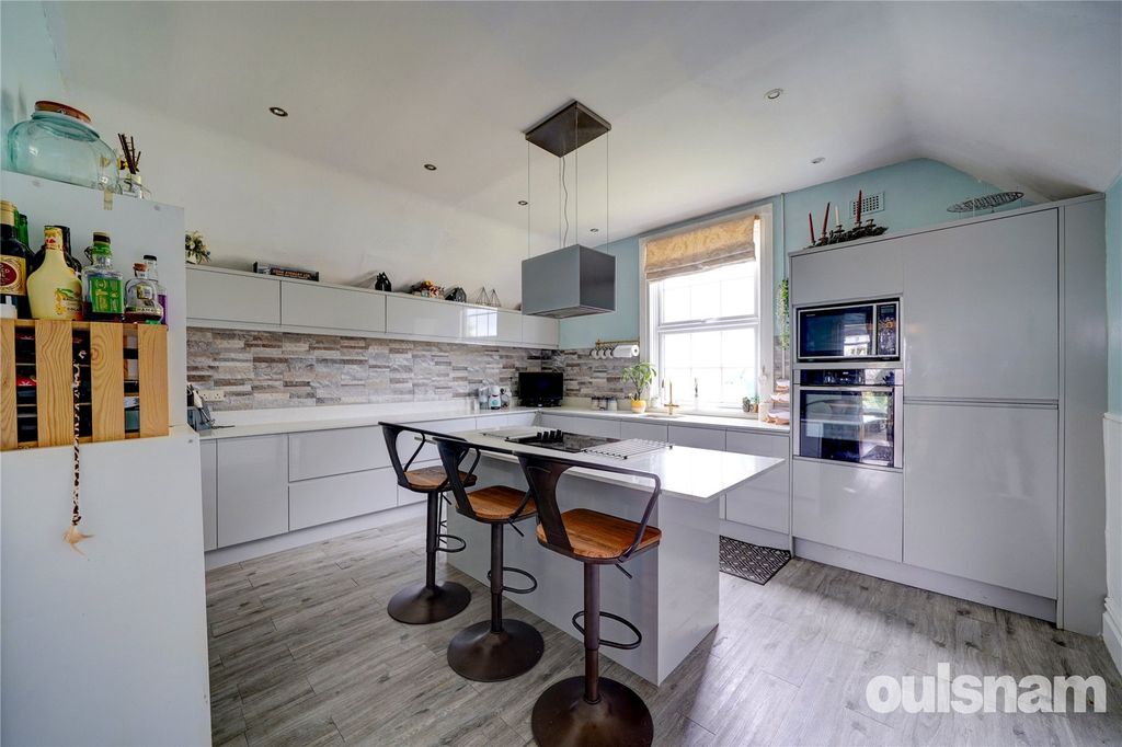 Property photo 3 of 33 Picture No. 25