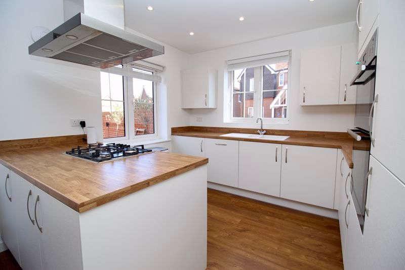 Property photo 3 of 18 Kitchen
