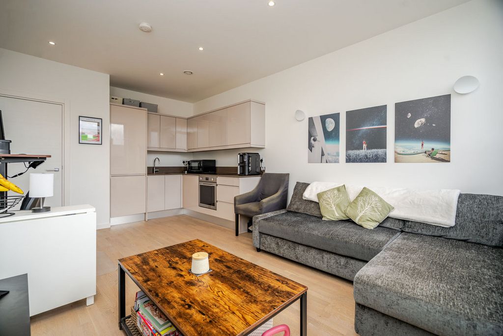 Property photo 1 of 11