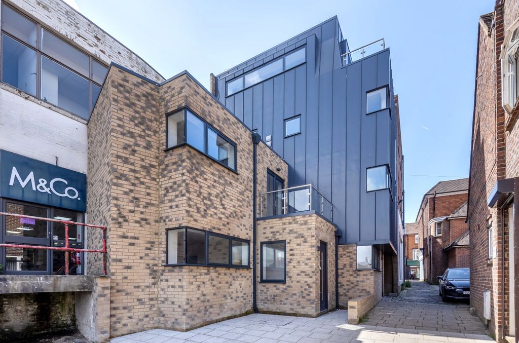 Property photo 1 of 11 External