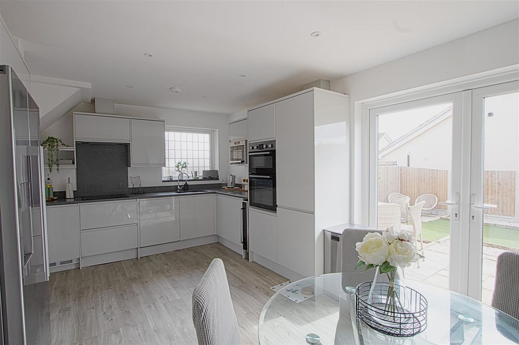 Property photo 3 of 12 Kitch W2.Jpg