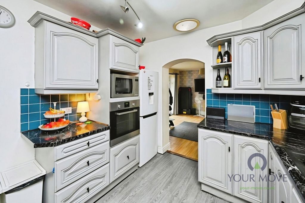 Property photo 2 of 28 Kitchen