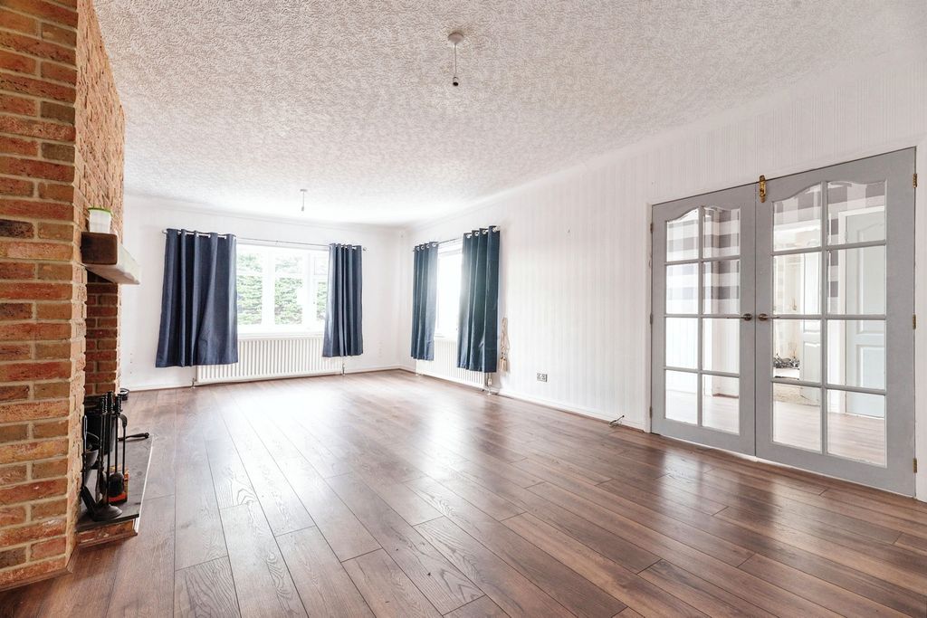 Property photo 3 of 14