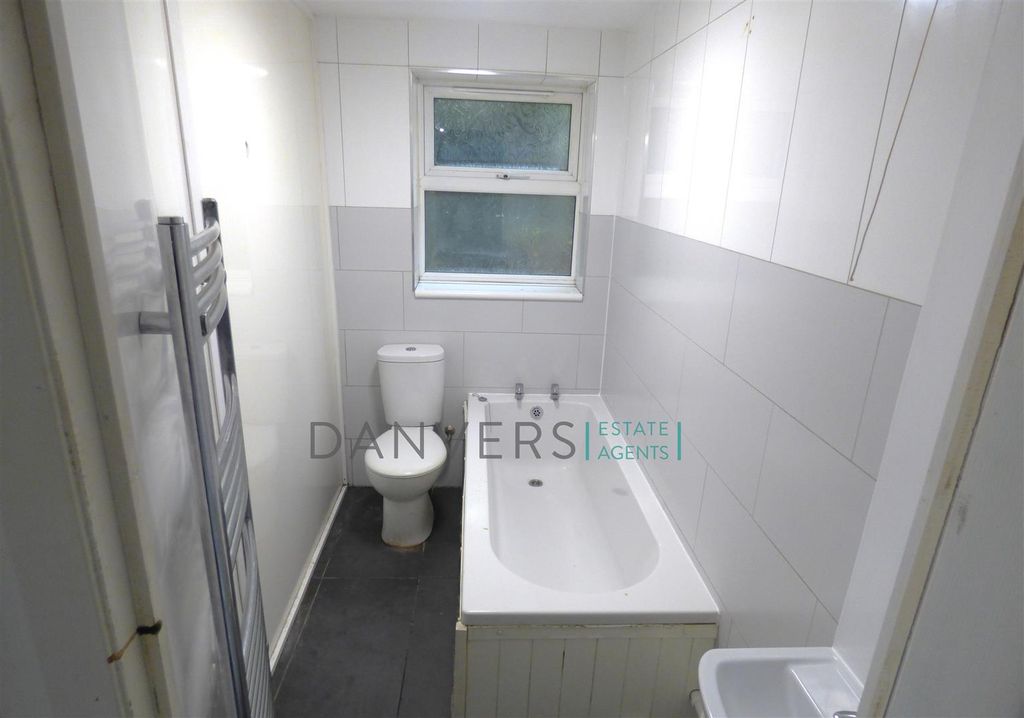 Property photo 3 of 8 P1060202.Jpg