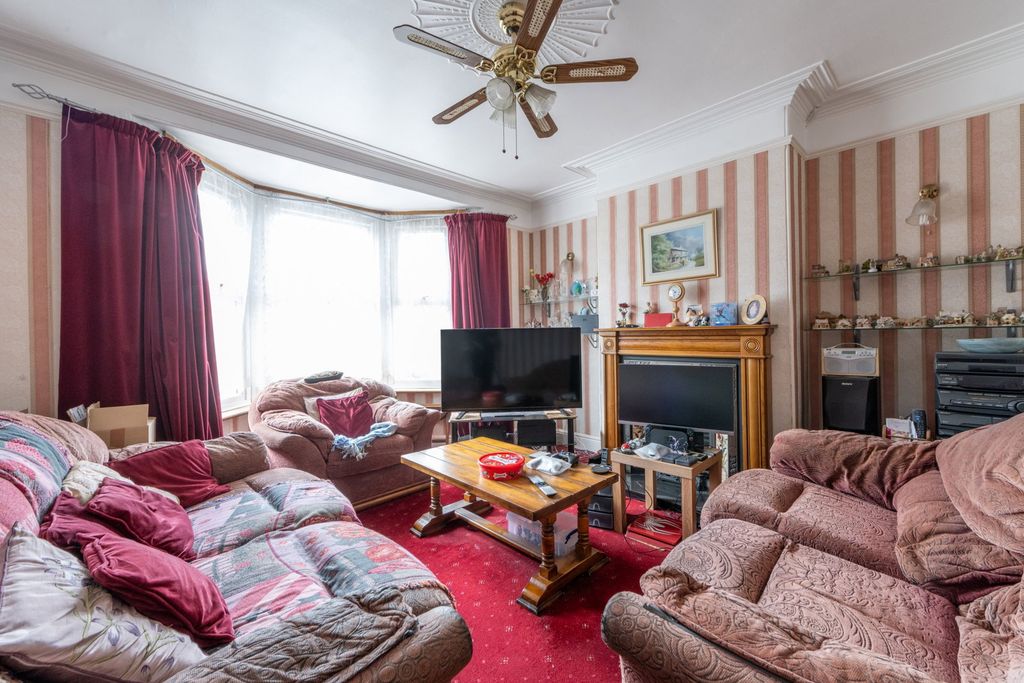 Property photo 3 of 13