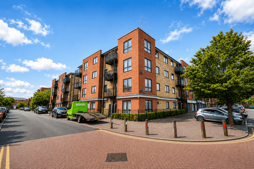 Property photo 1 of 9 Hirst Crescent, Wembley, Middlesex Ha9
