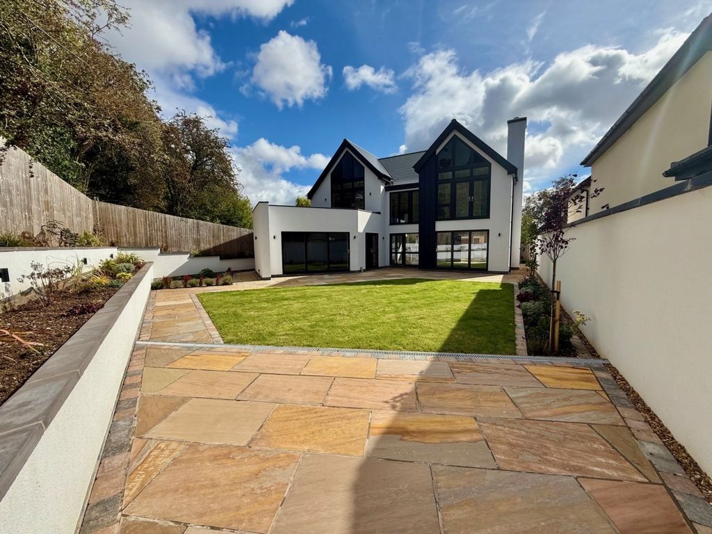 Property photo 1 of 44 Photo 6