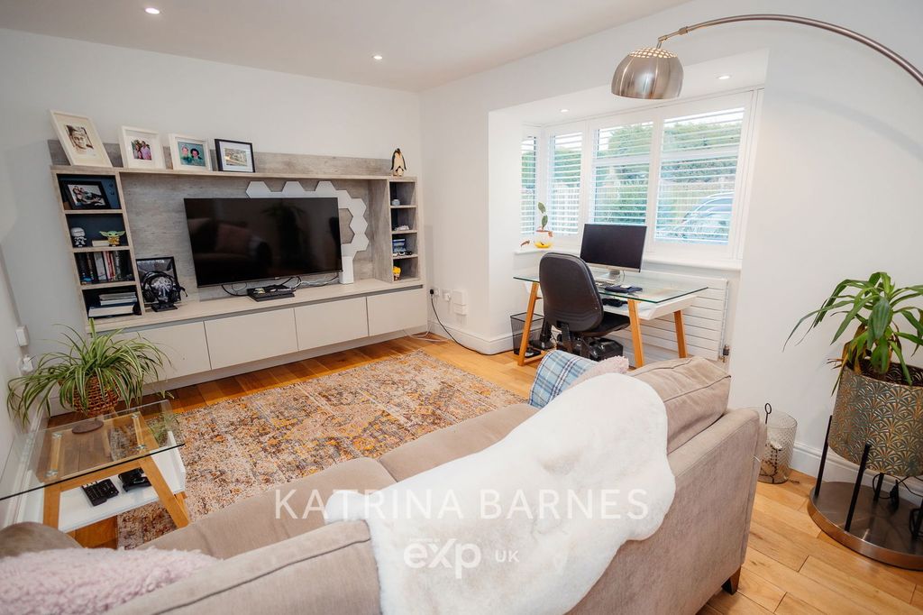 Property photo 3 of 44