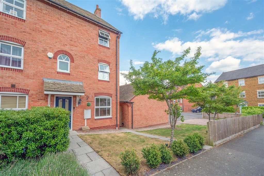 Property photo 1 of 12 Front