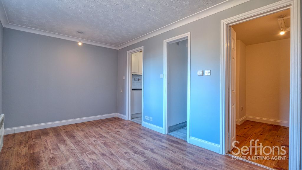 Property photo 3 of 10 Dscf4822_28