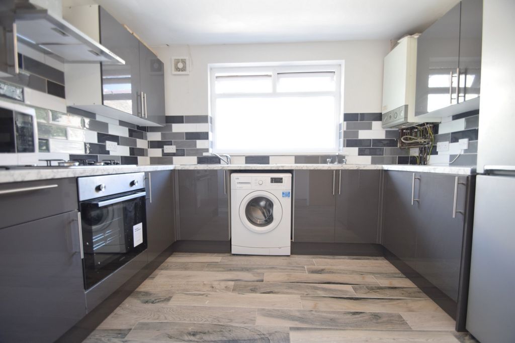 Property photo 2 of 14 Photo 6