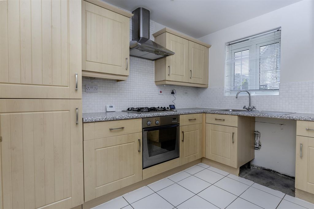 Property photo 2 of 25 Kitchen