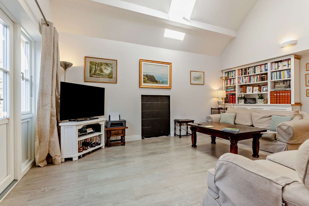 Property photo 3 of 33 Picture No. 08