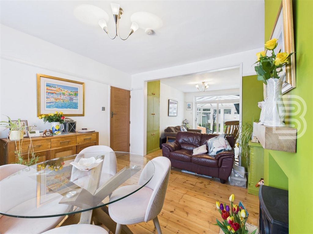 Property photo 3 of 22 Cam05587G0-Pr0112-Still016.Jpg