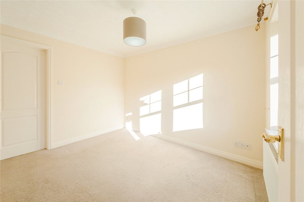 Property photo 2 of 11 Picture No. 17