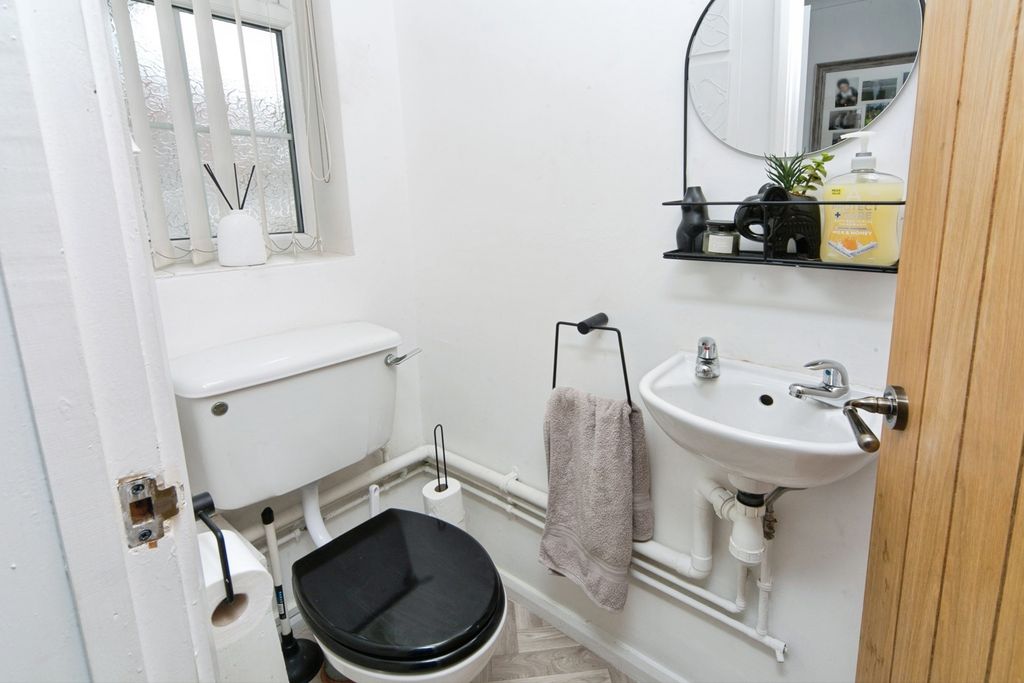 Property photo 2 of 17 Photo