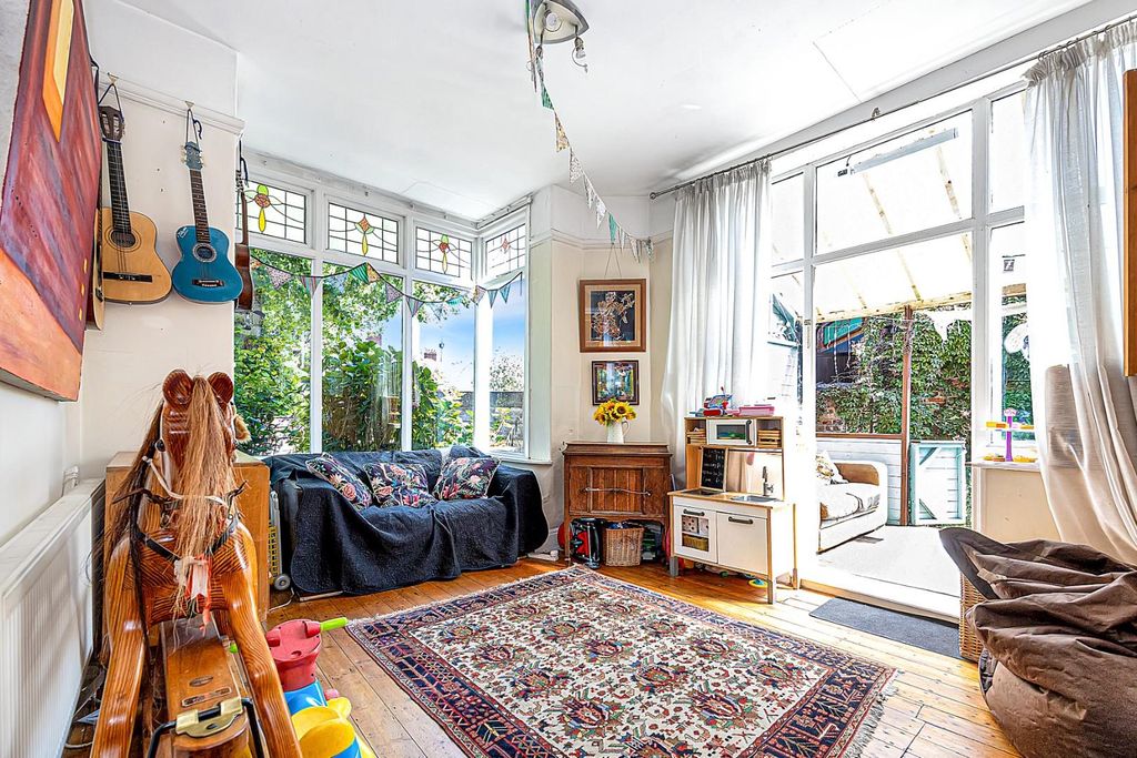 Property photo 3 of 33