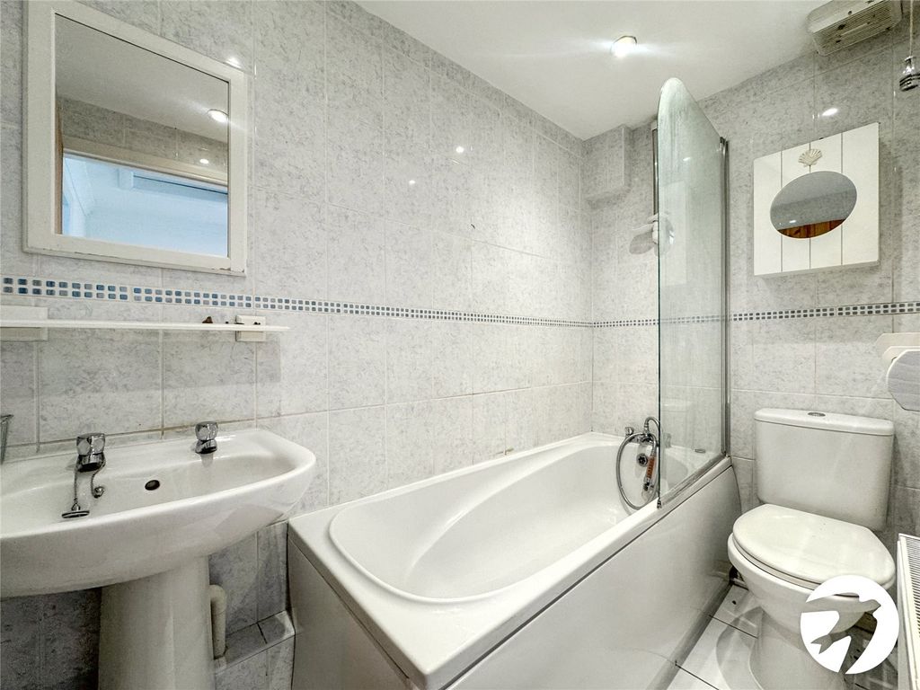 Property photo 2 of 12 Bathroom