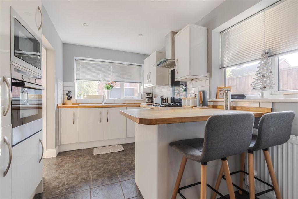 Property photo 2 of 22 Kitchen