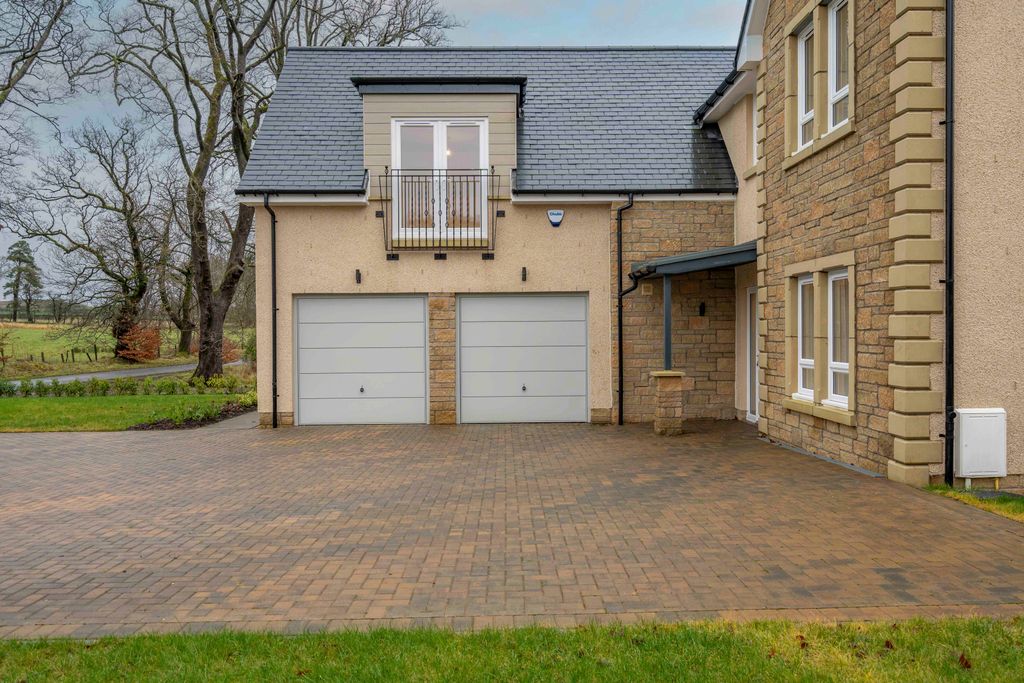 Property photo 2 of 32