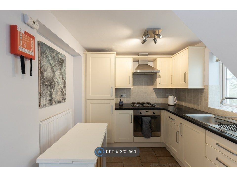 Property photo 3 of 14 Kitchen