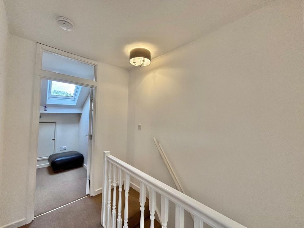 Property photo 3 of 7 Landing