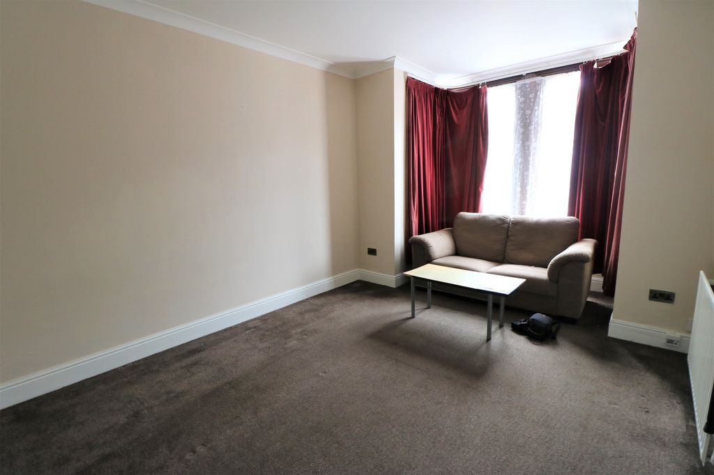 Property photo 3 of 8