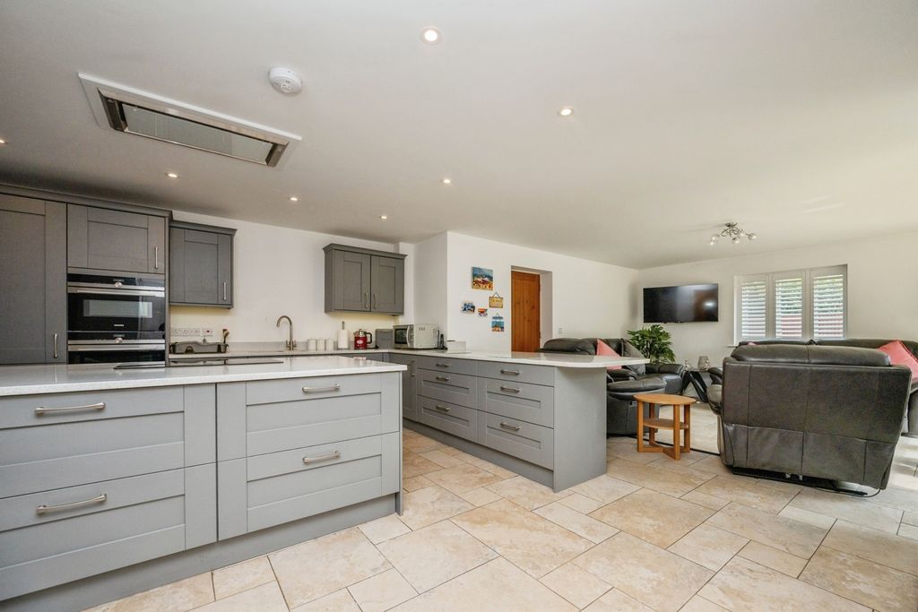 Property photo 3 of 23 Pbox-Img.Jpg