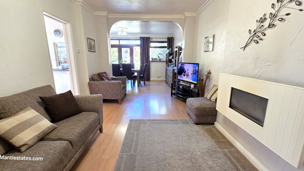 Property photo 3 of 16 Lounge Area