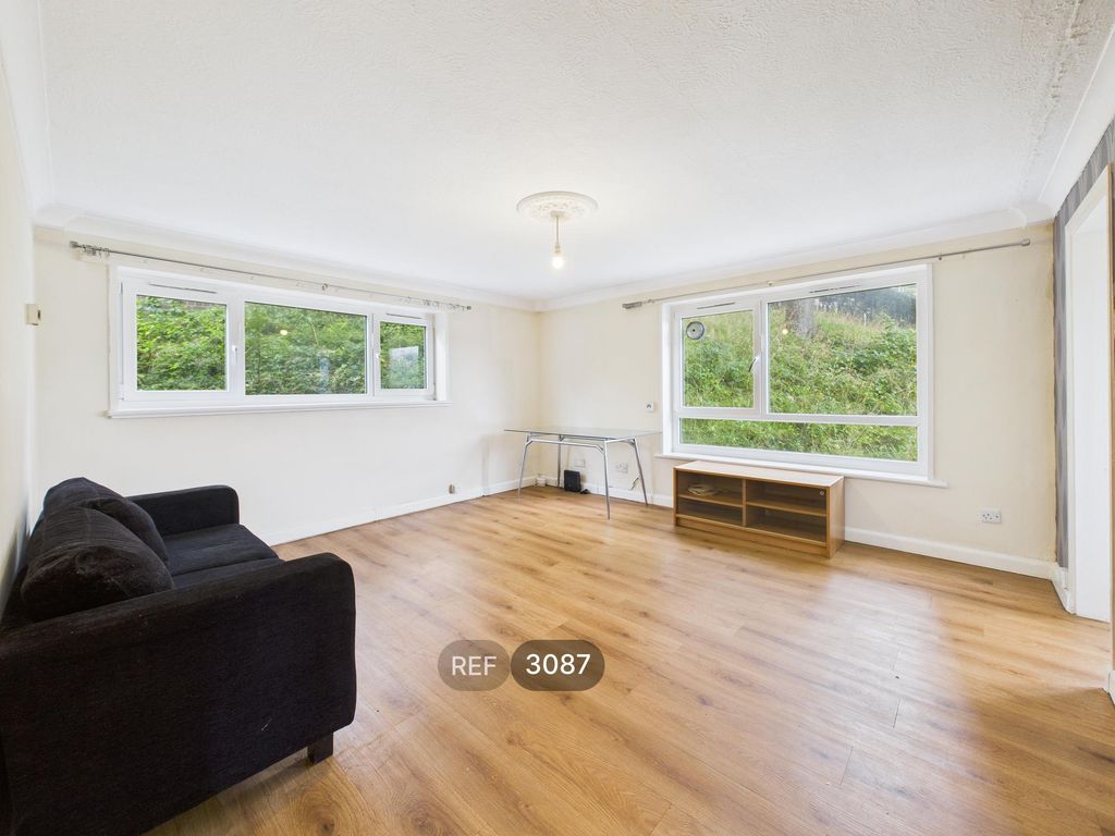 Property photo 3 of 10 Living Room