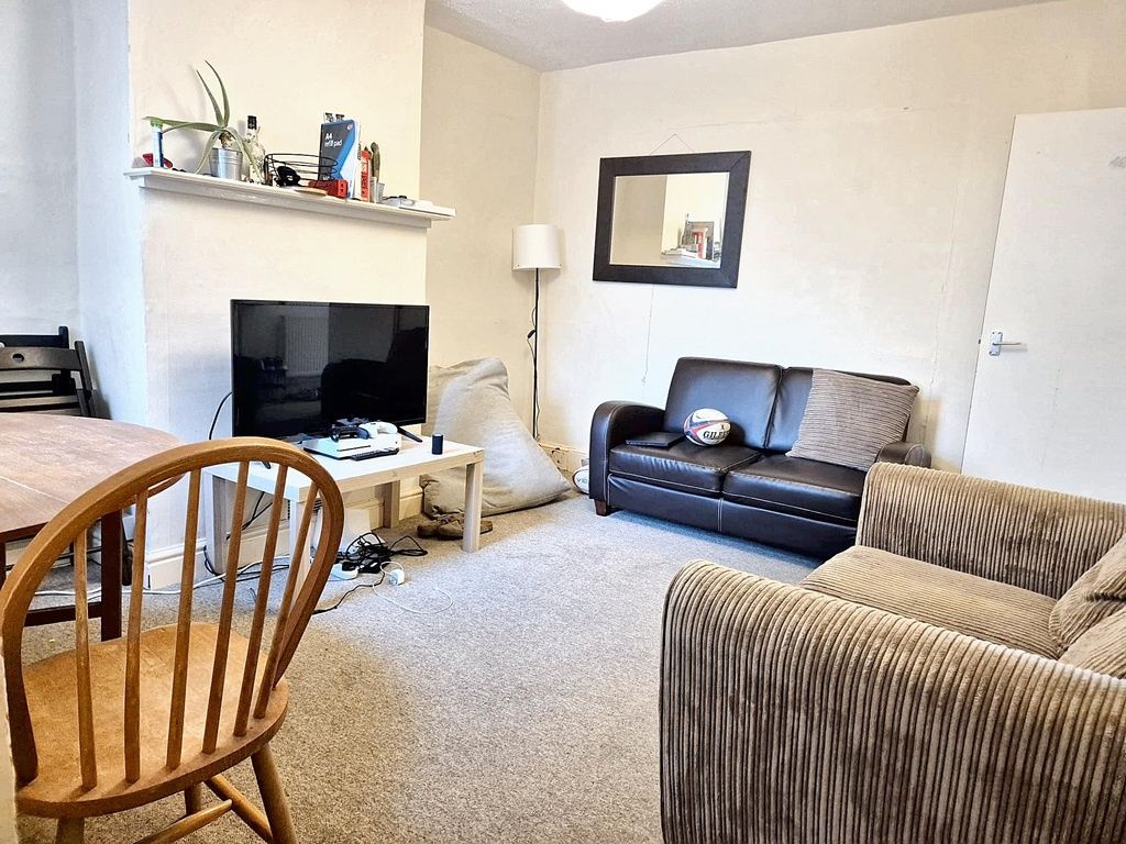 Property photo 3 of 14 Comfortable, Well-Kept Living Room With Two Sofas,...