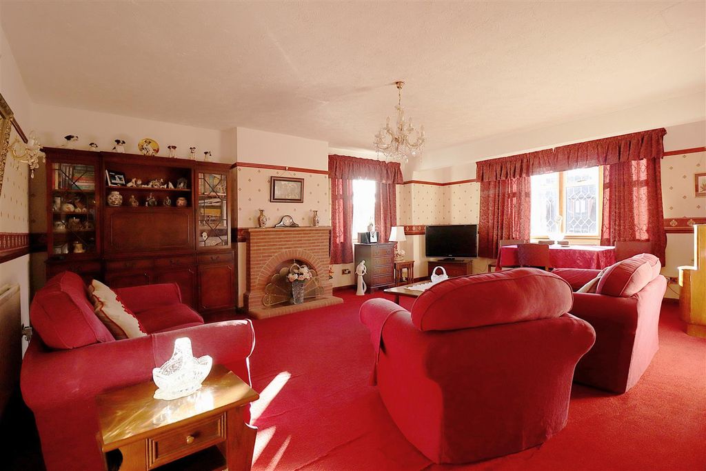 Property photo 1 of 10 Lounge/Diner