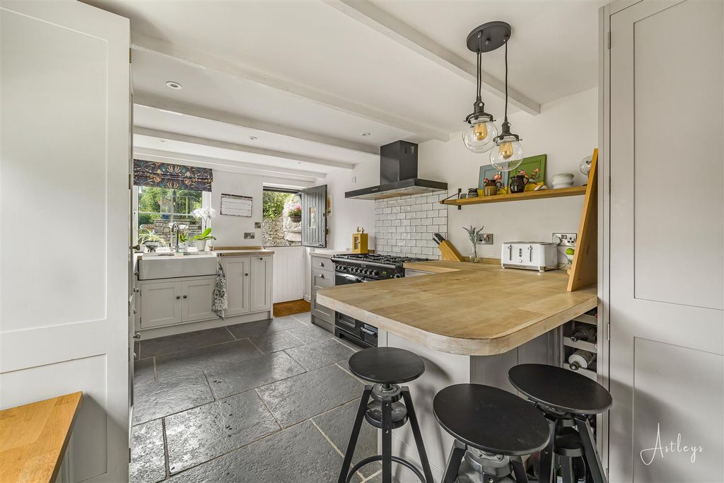 Property photo 2 of 33 Kitchen